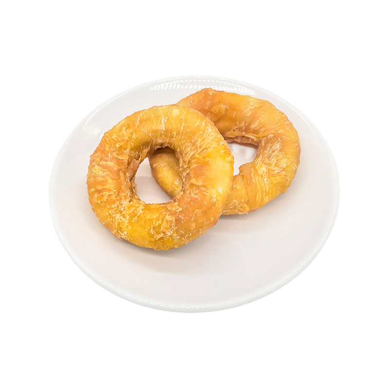 NP010 Masticable para perros con anillo de cuero crudo compuesto envuelto en pollo de 2-2.5'