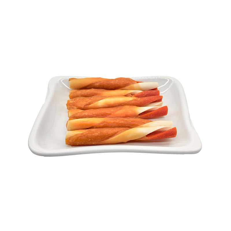 Palo de golosina para perros enrollado en forma de mariposa de pasta de pollo de dos colores