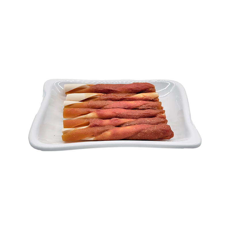 Palo de golosina para perros enrollado en forma de mariposa de pasta de pato de dos colores